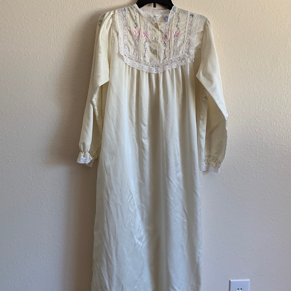 Vintage Erika Taylor Lace Trim Embroidered Nightgown SZ Medium